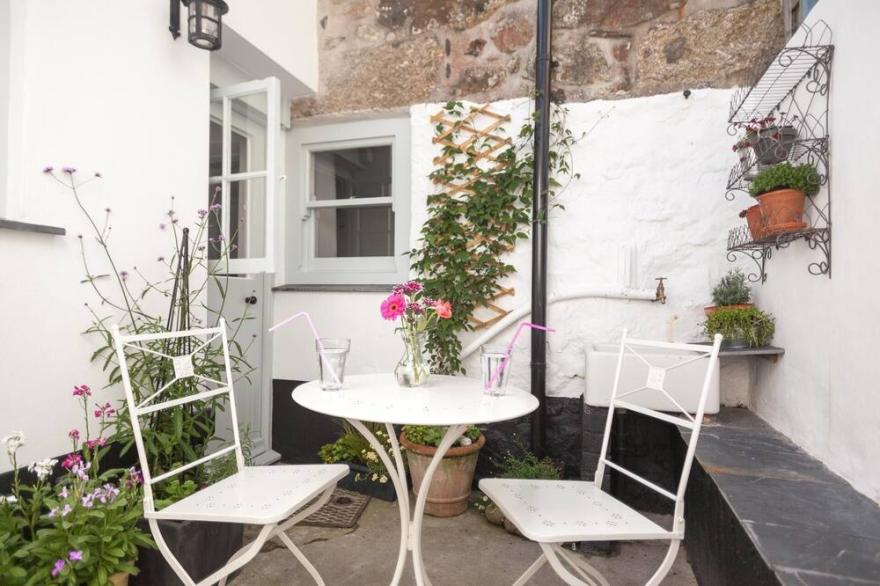 In the heart of Mousehole 50 yards harbour