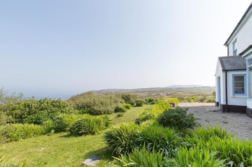 Holiday cottage with beautiful views over the Cornish sea
