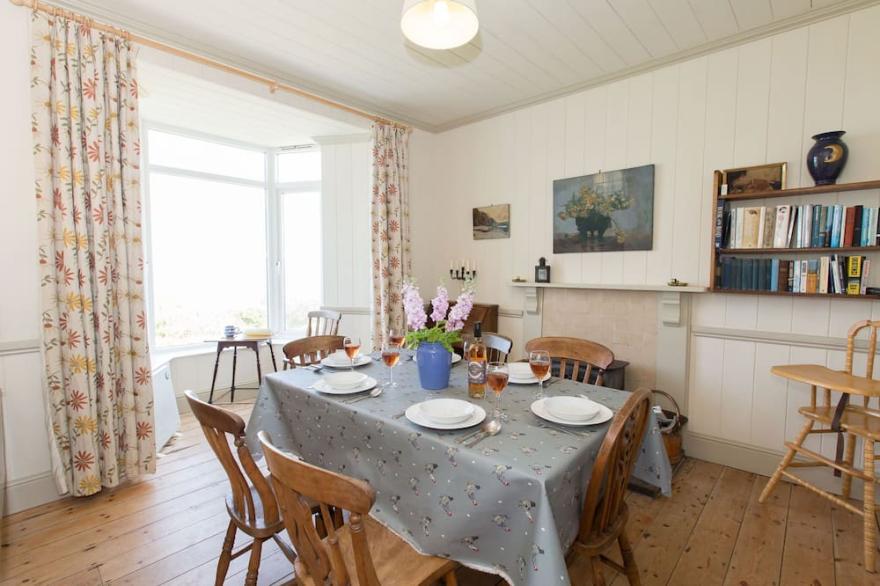 Holiday cottage with beautiful views over the Cornish sea