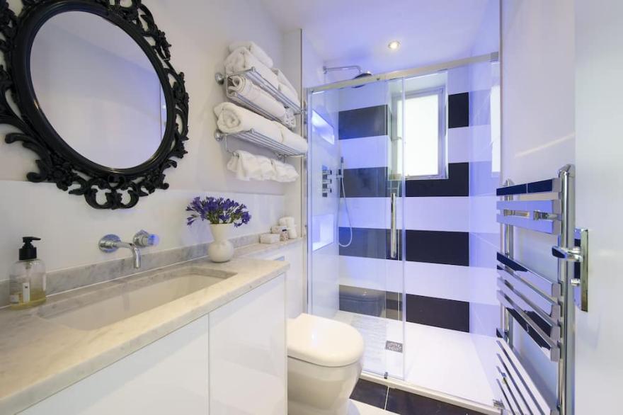 Beautiful Unique Kensington & Chelsea Ground Floor Apartment with Garden