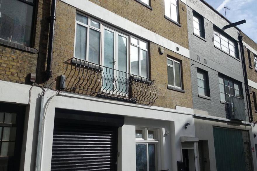 Modern Family House In Farringdon, Central London. Sleeps 6, 3 bedrooms, 2 bath