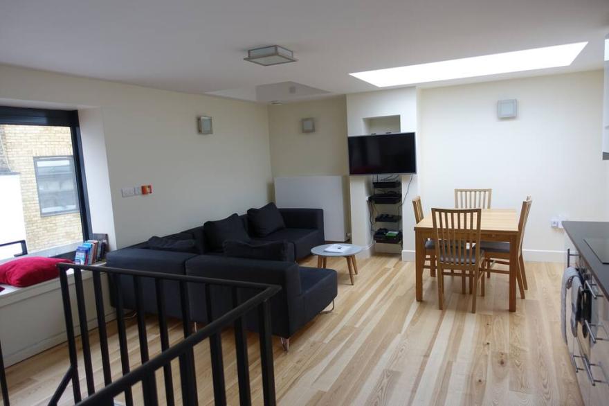 Modern Family House In Farringdon, Central London. Sleeps 6, 3 bedrooms, 2 bath