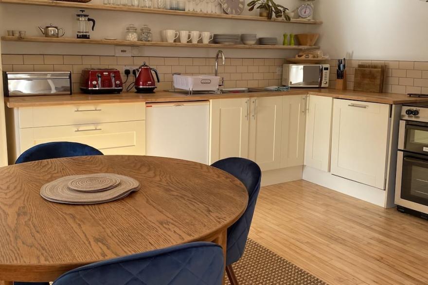 Beautiful Devon Cottage near Exeter with easy access to the moors & coast