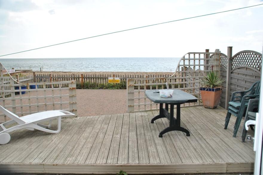 A Modern Stylish House Designed To Fully Enjoy Its Wonderful Seafront Position