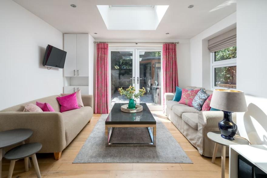 ALTIDO 2-bedroom flat w/ garden in Battersea