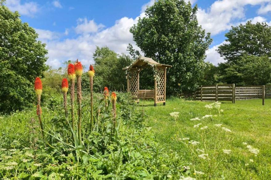 Four bedroom cottage near Loch Leven with hot tub