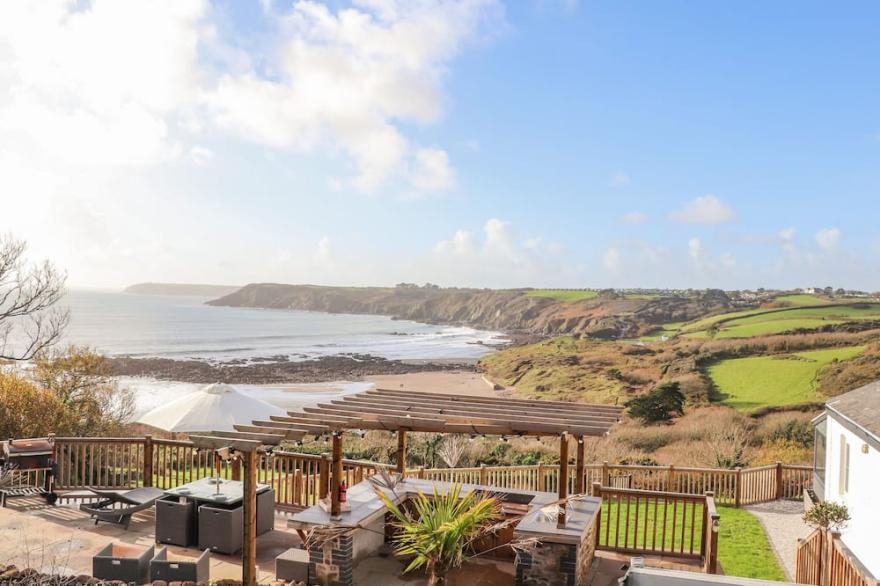 WILD ACRES, pet friendly, luxury holiday cottage in Coverack