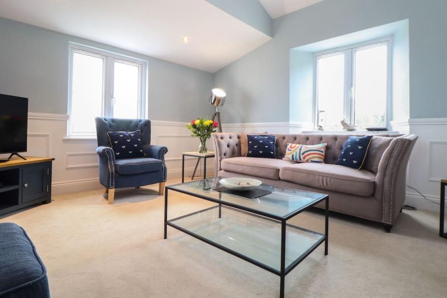 WILD ACRES, pet friendly, luxury holiday cottage in Coverack