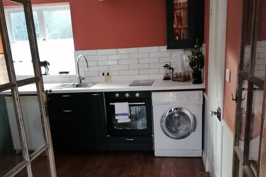 Courtyard Apartment On The Edge Of Windsor Great Park