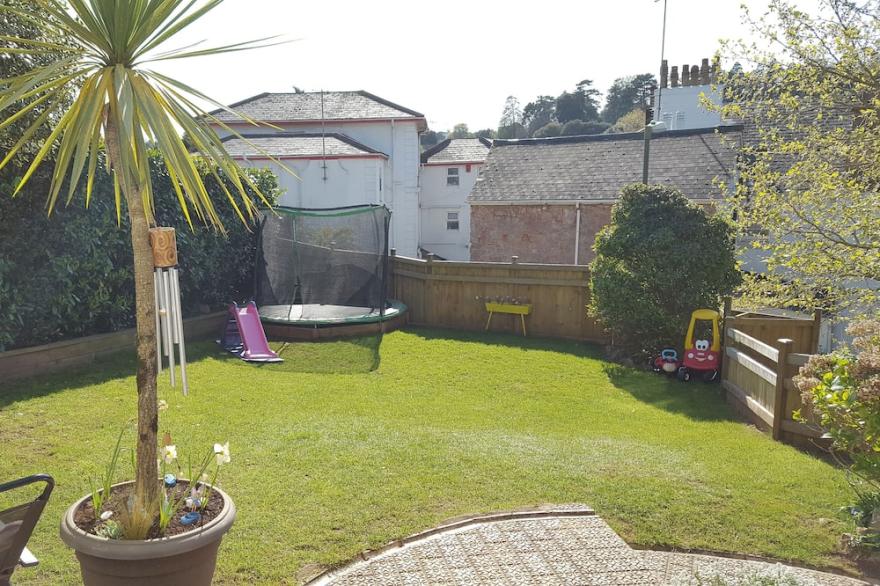 Large seaside Torquay home ideal for two or three families to holiday together