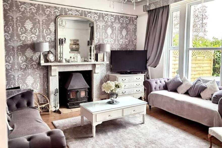 Large seaside Torquay home ideal for two or three families to holiday together