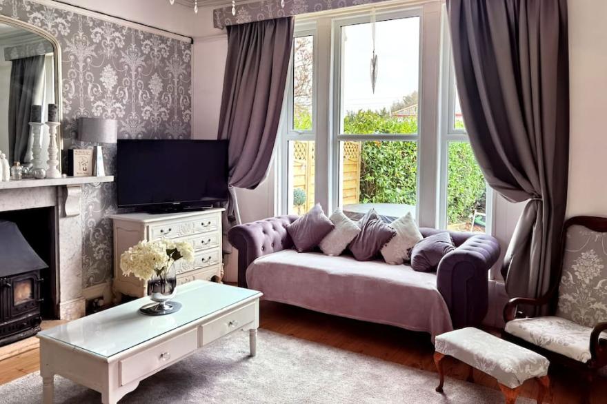 Large seaside Torquay home ideal for two or three families to holiday together