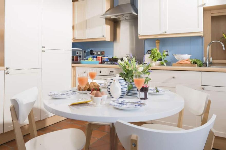 5 min walk into town - estuary views