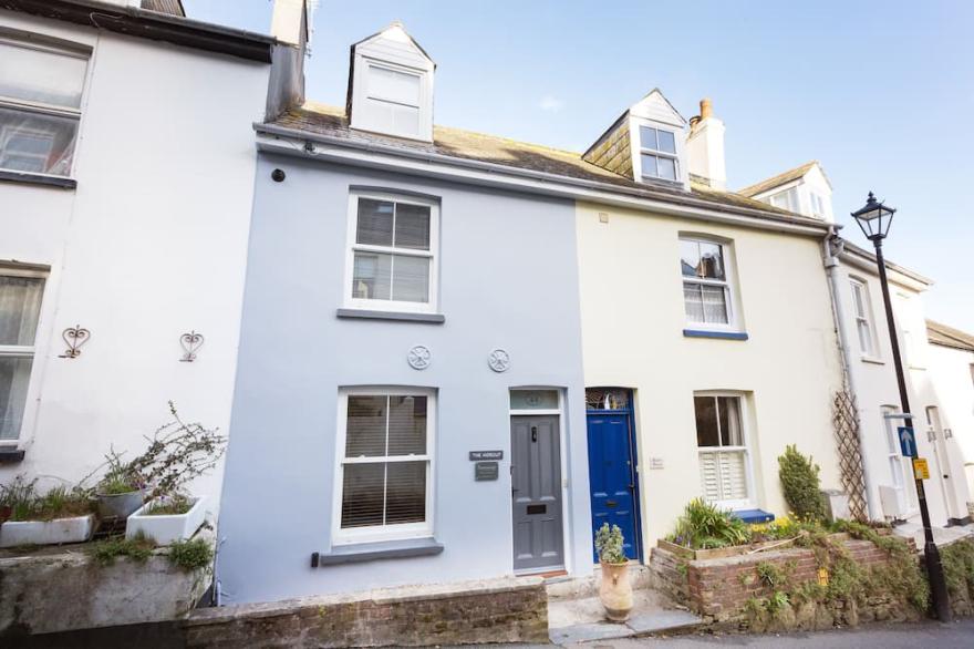 5 min walk into town - estuary views