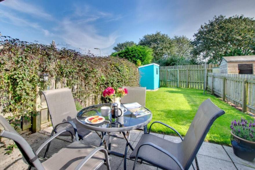 Aloha Cottage - Two Bedroom House, Sleeps 4