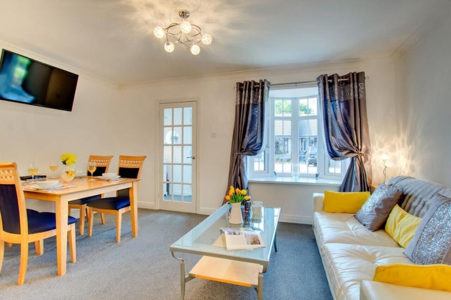 Aloha Cottage - Two Bedroom House, Sleeps 4