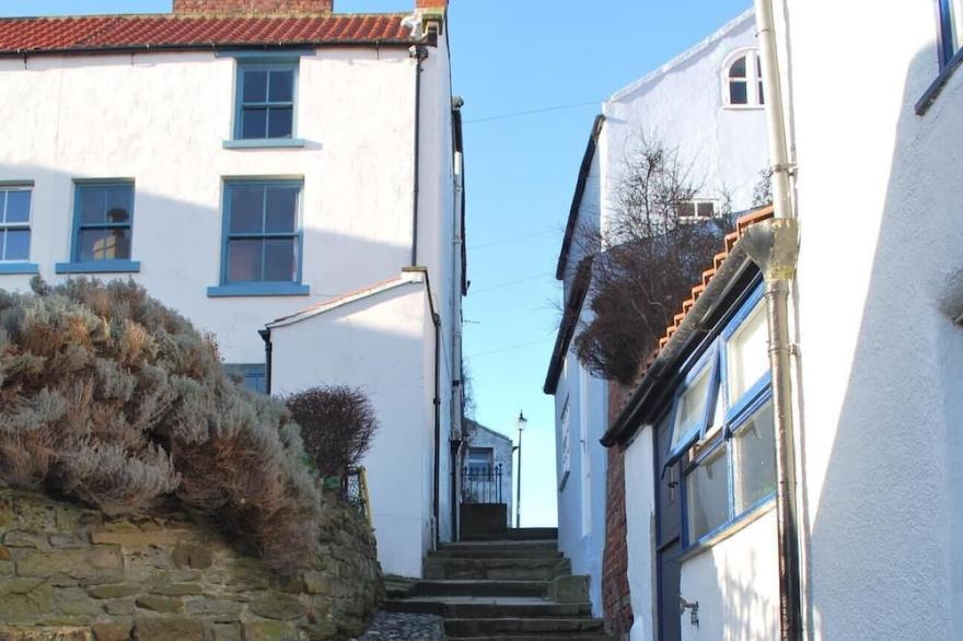 Charming, spacious cottage with stunning views of Staithes and the harbour