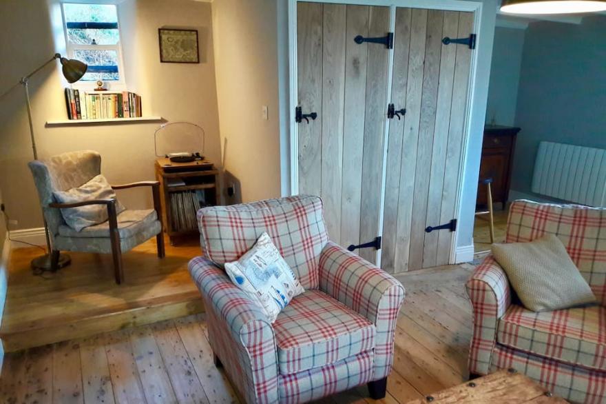 Charming, spacious cottage with stunning views of Staithes and the harbour