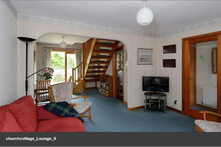 Church Cottage near to sandy beaches, town, garden, private parking and garden