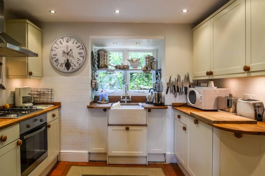 Country Cottage With Fantastic Views Over The Derwent Valley, Derbyshire Dales