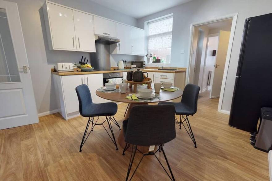 StayZo 2BR House Accommodation in Peterborough