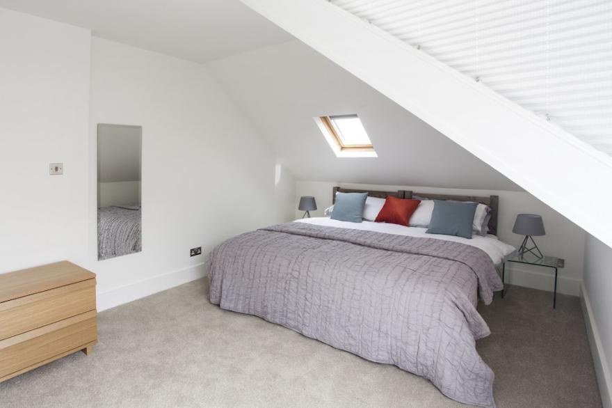 Stunning seaside with cinema room, sea views  - ideal for friends and families