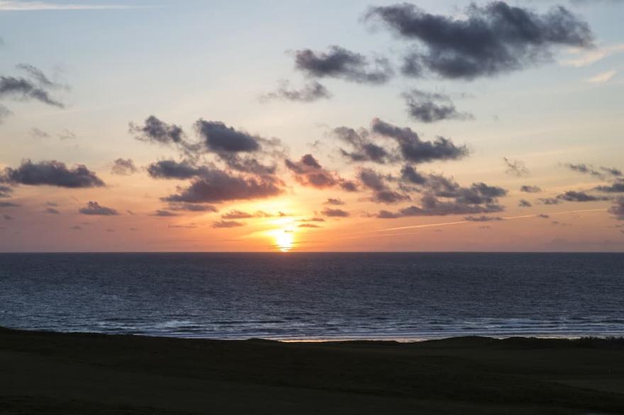 Stunning seaside with cinema room, sea views  - ideal for friends and families