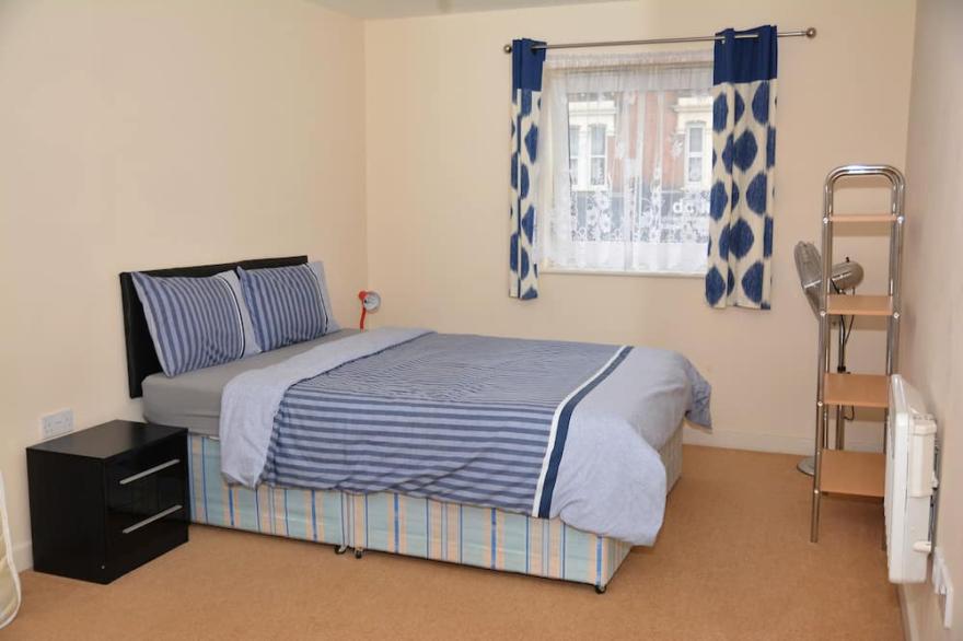 GORGEOUS 2 BEDROOM APARTMENT,SLEEPS 6