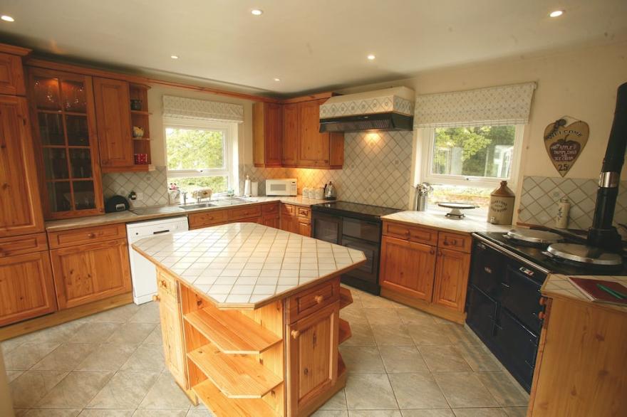 Tennis Court. Games Room, 15ft Splash pool (May-Aug), Pet