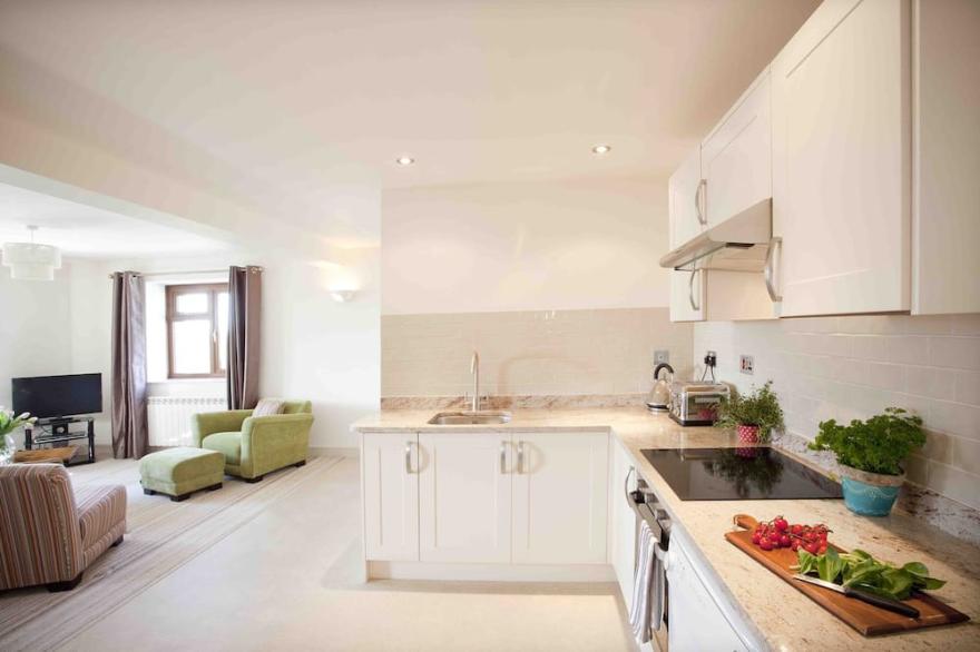 Beautiful dog friendly barn conversion for 4 near sandy beach and Padstow