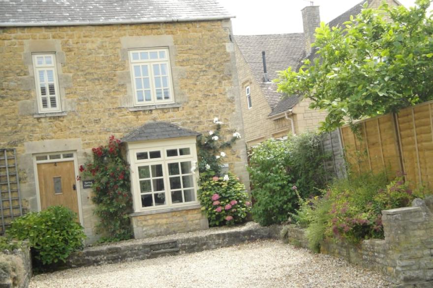 SPRING COTTAGE Beautiful Stone Cottage in Bourton on the Water