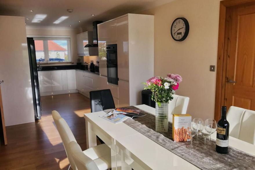 Beach Plaice - Four Bedroom House, Sleeps 8