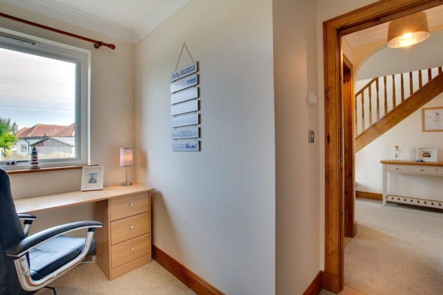 Beach Plaice - Four Bedroom House, Sleeps 8
