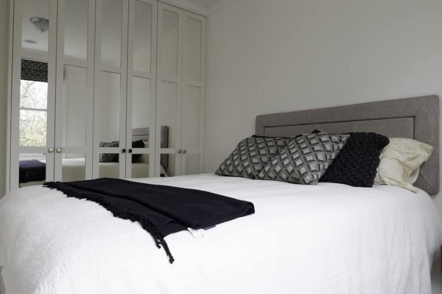 NEW! BEAUTIFUL 2 BED 2 BATH APARTMENT IN CHELSEA AND KENSINGTON