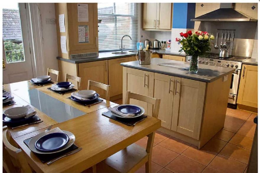 'Minster Bells' - 5 Bed City Centre Townhouse