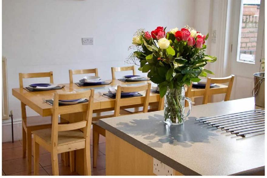 'Minster Bells' - 5 Bed City Centre Townhouse
