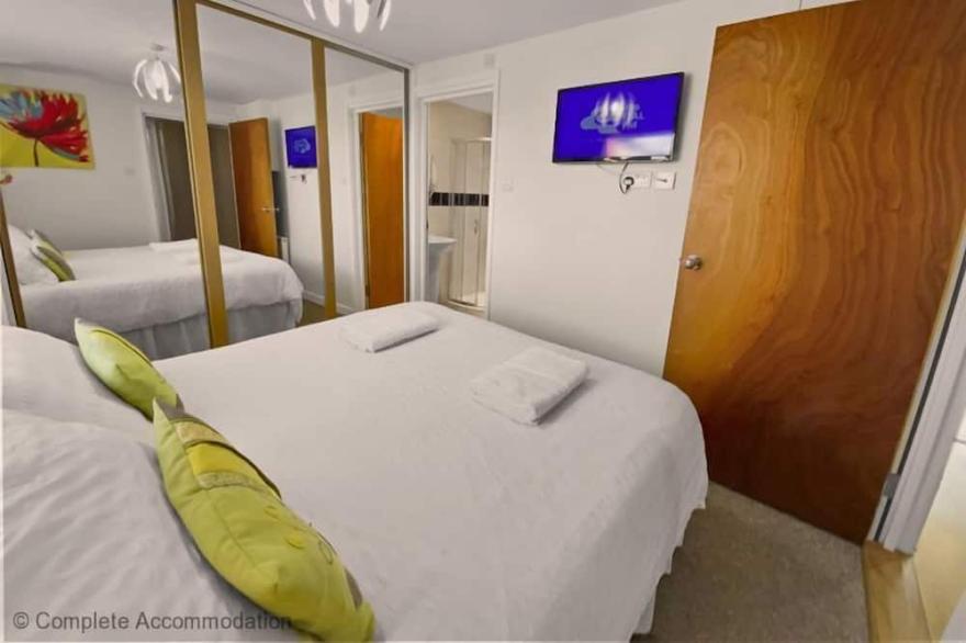 Waterfront Quay - 2nd floor apartment overlooking the water