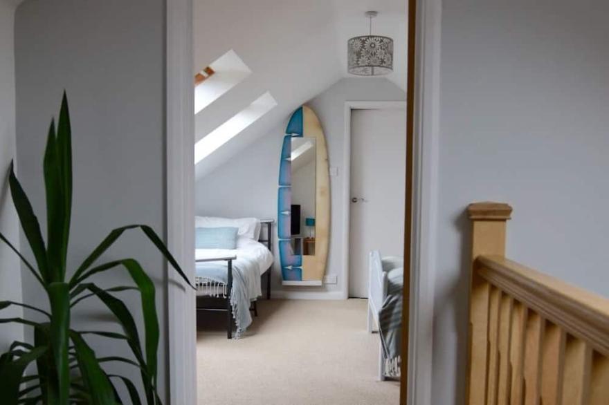 Green Rooms, Spacious House, 5 Bedrooms, 4 Bathrooms.  Sleeps 11