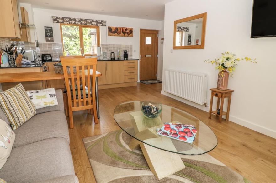 WHITSAND, pet friendly, luxury holiday cottage in Tideford