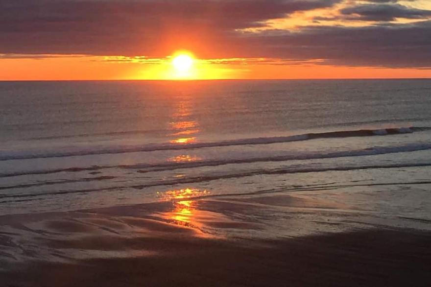 Stylish Beach House Apartment with Fabulous Sea Views