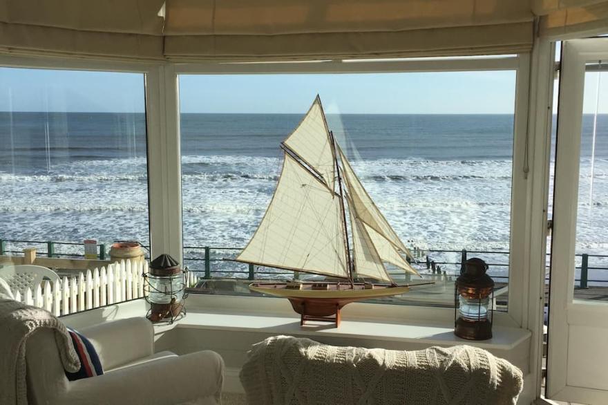 Stylish Beach House Apartment with Fabulous Sea Views