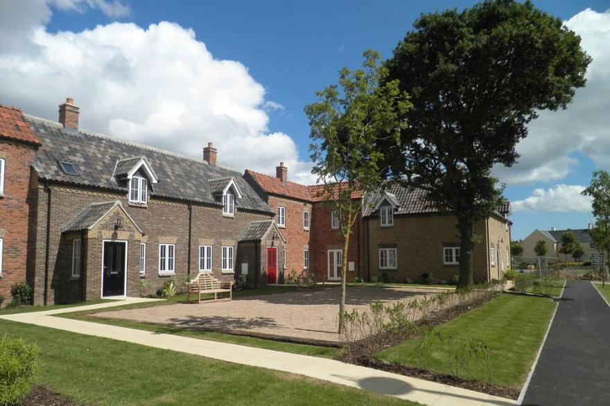 Harlequin dog friendly 2 bedroomed cottage at The Bay with access to the beach
