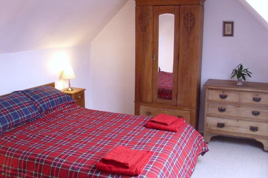 Tigh Mo Mhiann: Well-equipped cottage with original charm. No smoking no pets.