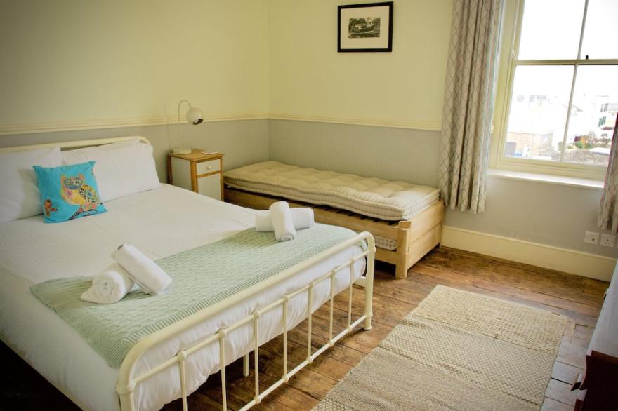 Harbourside 19th Century Cottage. Amazing Sea Views, Terrace and Garage Parking