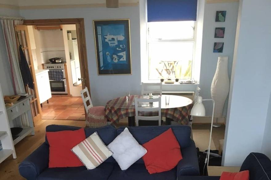 Comfortable seaside cottage with fantastic views