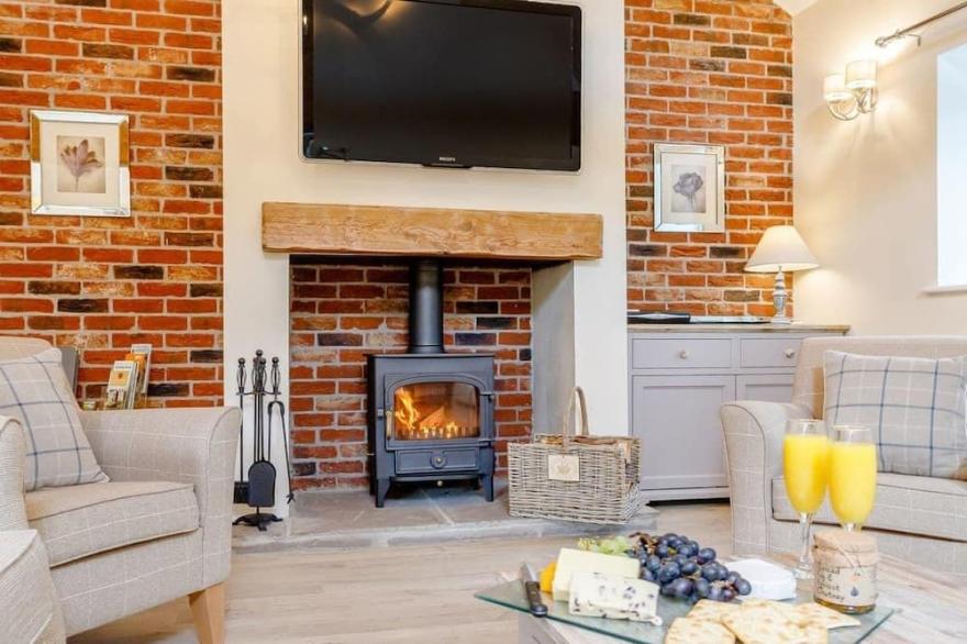 AWARD WINNING, 5* LUXURY, TISSINGTON FORD BARN, DERBYSHIRE. SLEEPS UP TO 12