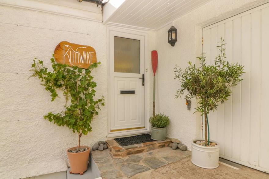 KITTIWAKE, family friendly, character holiday cottage in Noss Mayo