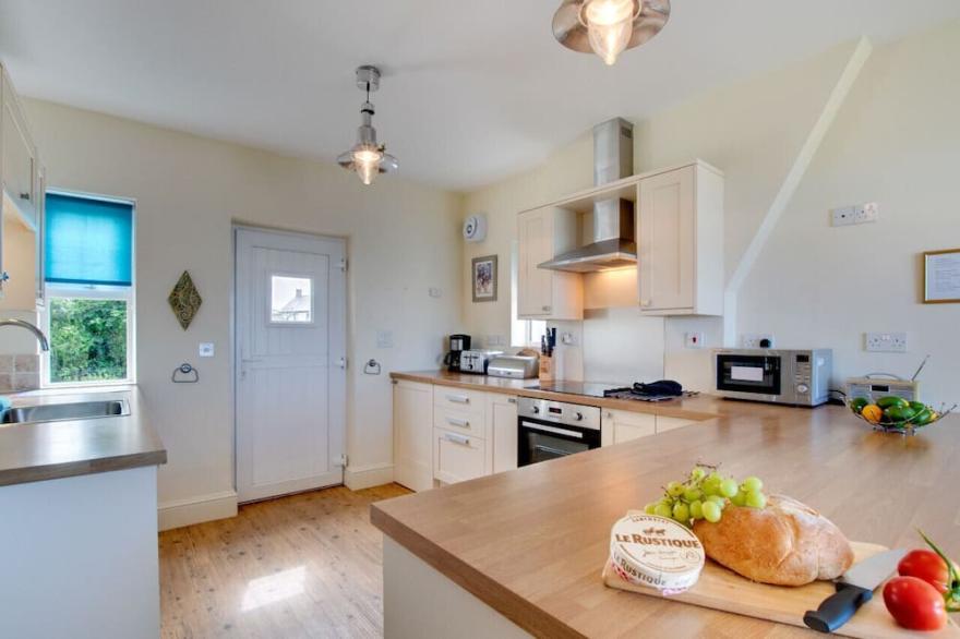 Topcliffe - Two Bedroom House, Sleeps 5