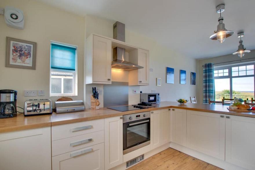 Topcliffe - Two Bedroom House, Sleeps 5