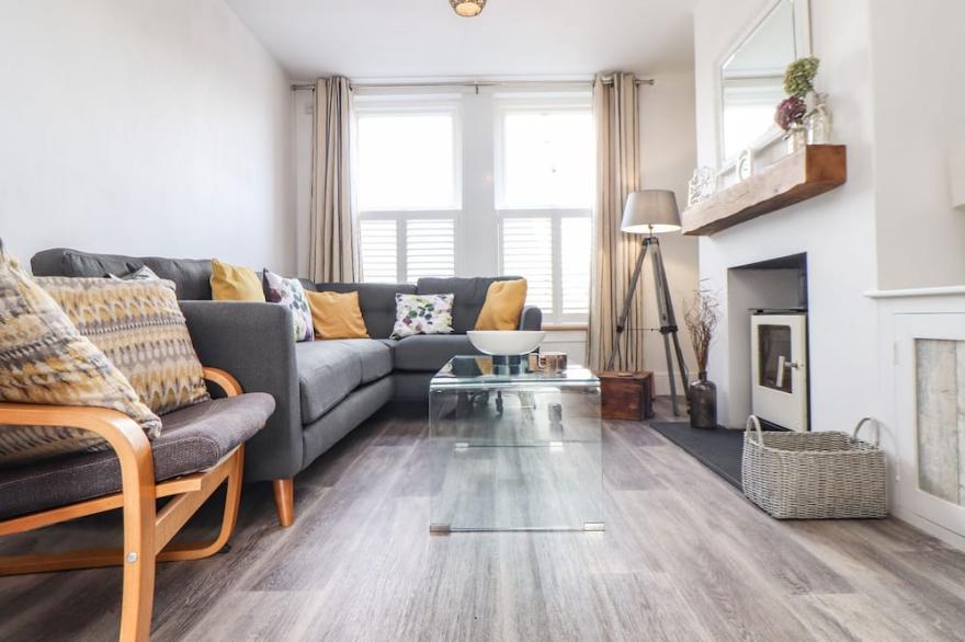 CHY AN MOR, pet friendly, character holiday cottage in Mevagissey